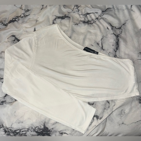 Pretty little things off the shoulder crop top - Picture 1 of 2